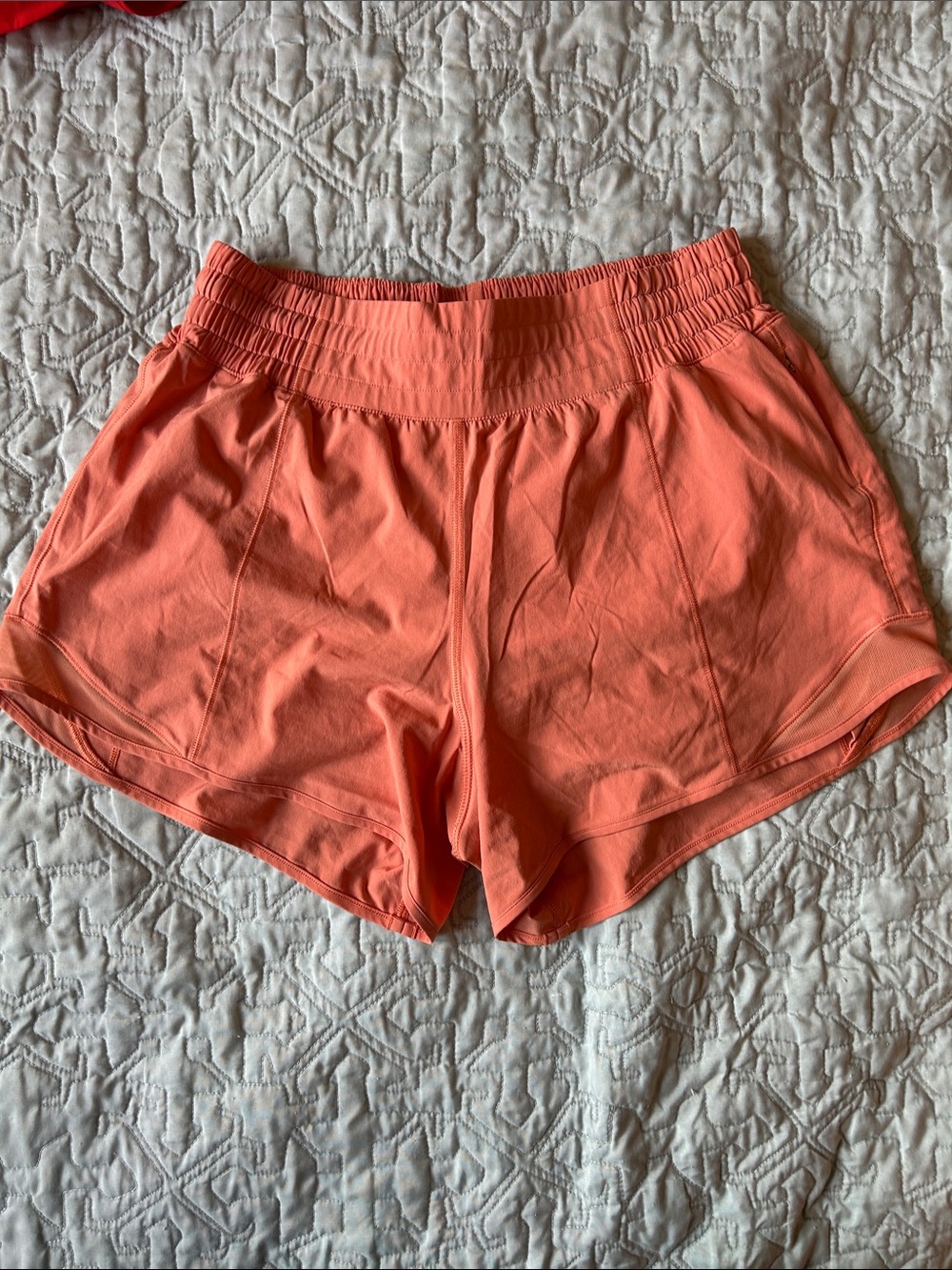 Lululemon shorty shorts with liner
